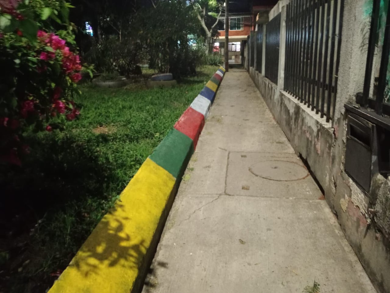 Desde temprano, hasta altas horas de la noche, un grupo de personas se reuniría a consumir drogas en este parque.