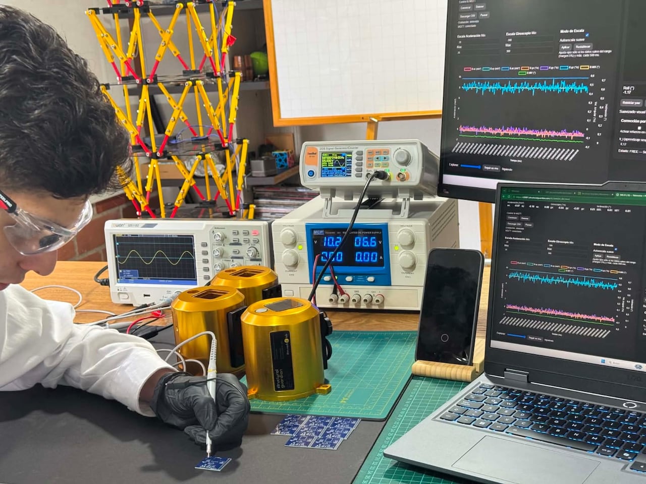 The Lab Rock recibió el primer puesto del Premio de Innovación Camacol por su propuesta de monitoreo estructural, que busca mejorar la seguridad de las edificaciones y proteger el patrimonio de sus propietarios.