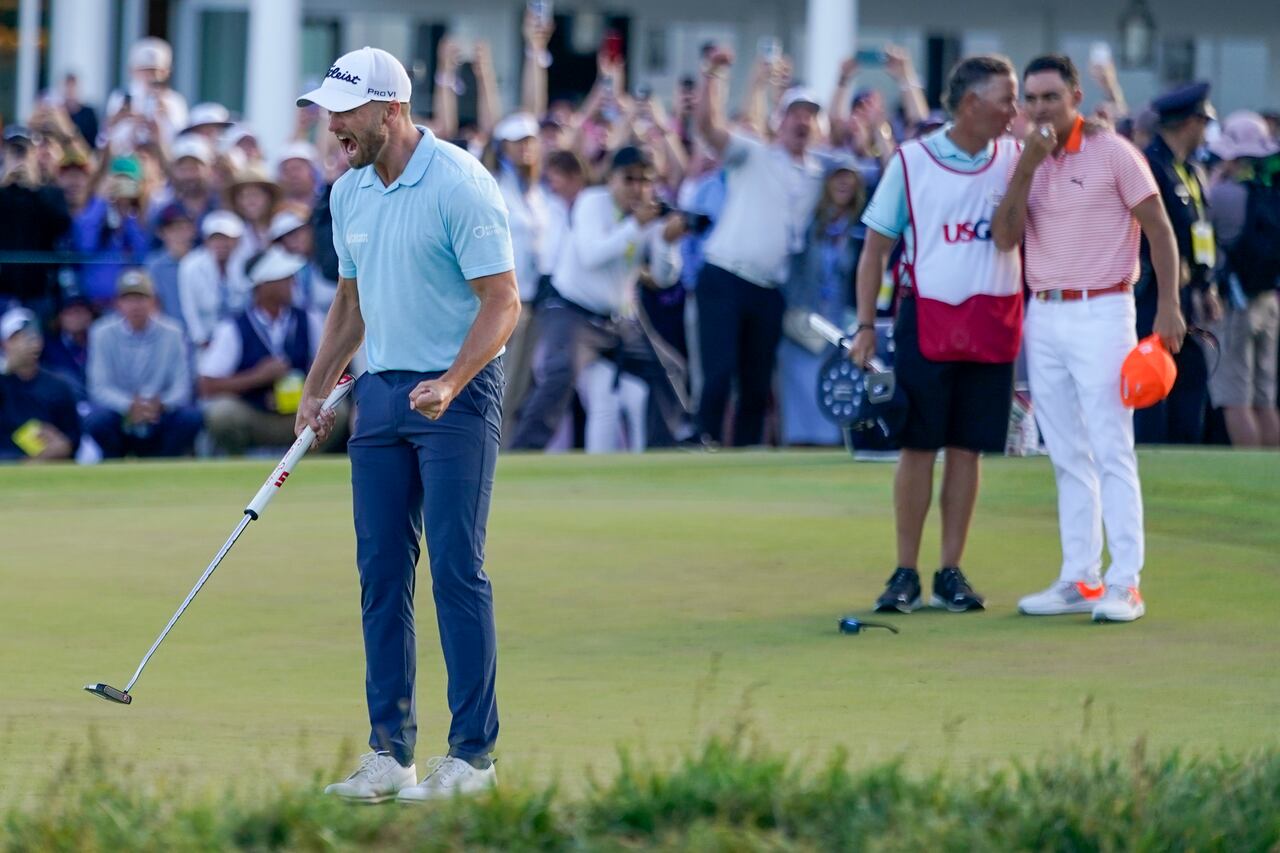 Wyndham Clark celebra después de ganar el torneo de golf Abierto de EE. UU. en Los Ángeles Country Club el domingo, 18 de junio de 2023, en Los Ángeles. (Foto AP/George Walker IV)