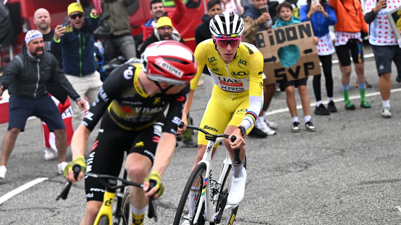 Jonas Vingegaard y Tadej Pogačar en su lucha por la montaña en el Tour de Francia 2025