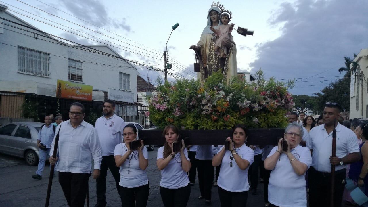 Este 16 de julio, la procesión de las cargueras de la Virgen del Carmen saldrá del Santuario de la Medalla Milagrosa y recorrerá la Calle Octava, hasta el Templete.
