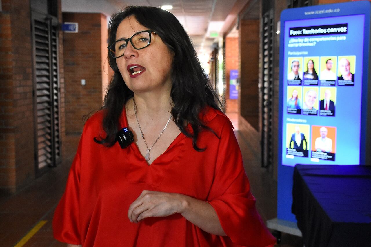 Vanessa Andrea Suelt afirmó que estos espacios universitarios permiten analizar críticamente cómo la concentración de recursos reproduce brechas sociales y limita el desarrollo regional.