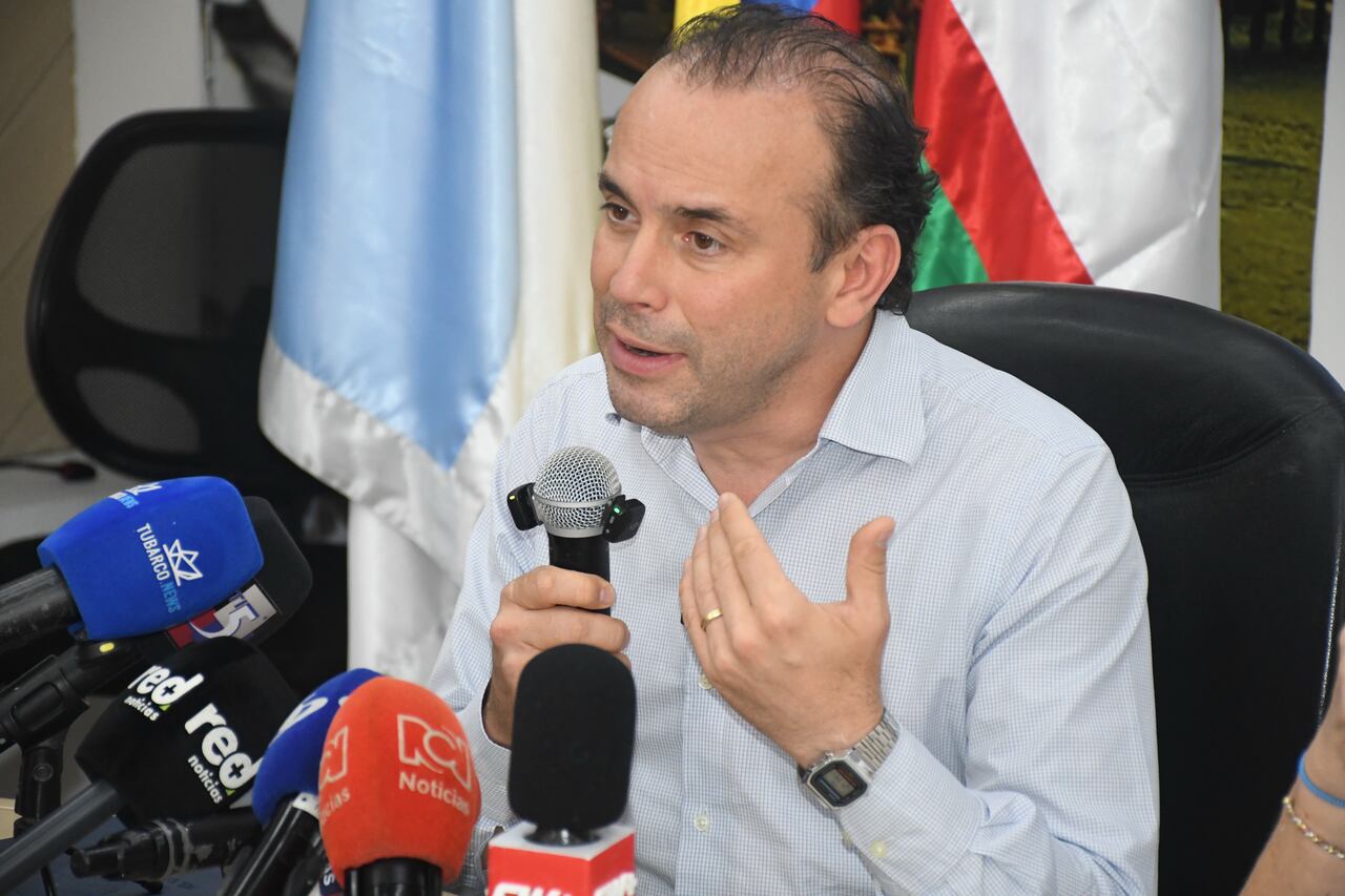 Rueda de prensa firma Tren de Cercania. Gobernadora y alcaldes de Cali y Jamundi.