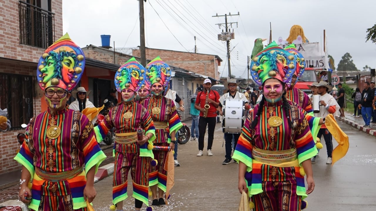 En el municipio de Cajibío brillaron por todo lo alto las tradicionales comparsas por las principales calles de esta población del centro del departamento.