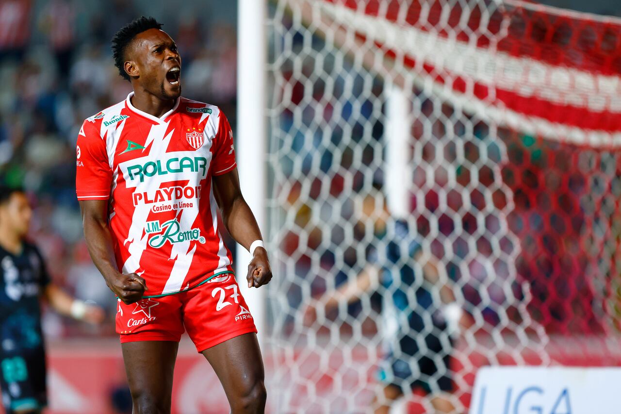 AGUASCALIENTES, MEXICO - FEBRUARY 07: Diber Cambindo of Necaxa celebrates after scoring the team's third goal during the 6th round match between Necaxa and Santos Laguna as part of the Torneo Clausura 2025 Liga MX at Victoria Stadium on February 07, 2025 in Aguascalientes, Mexico. (Photo by Leopoldo Smith/Getty Images)