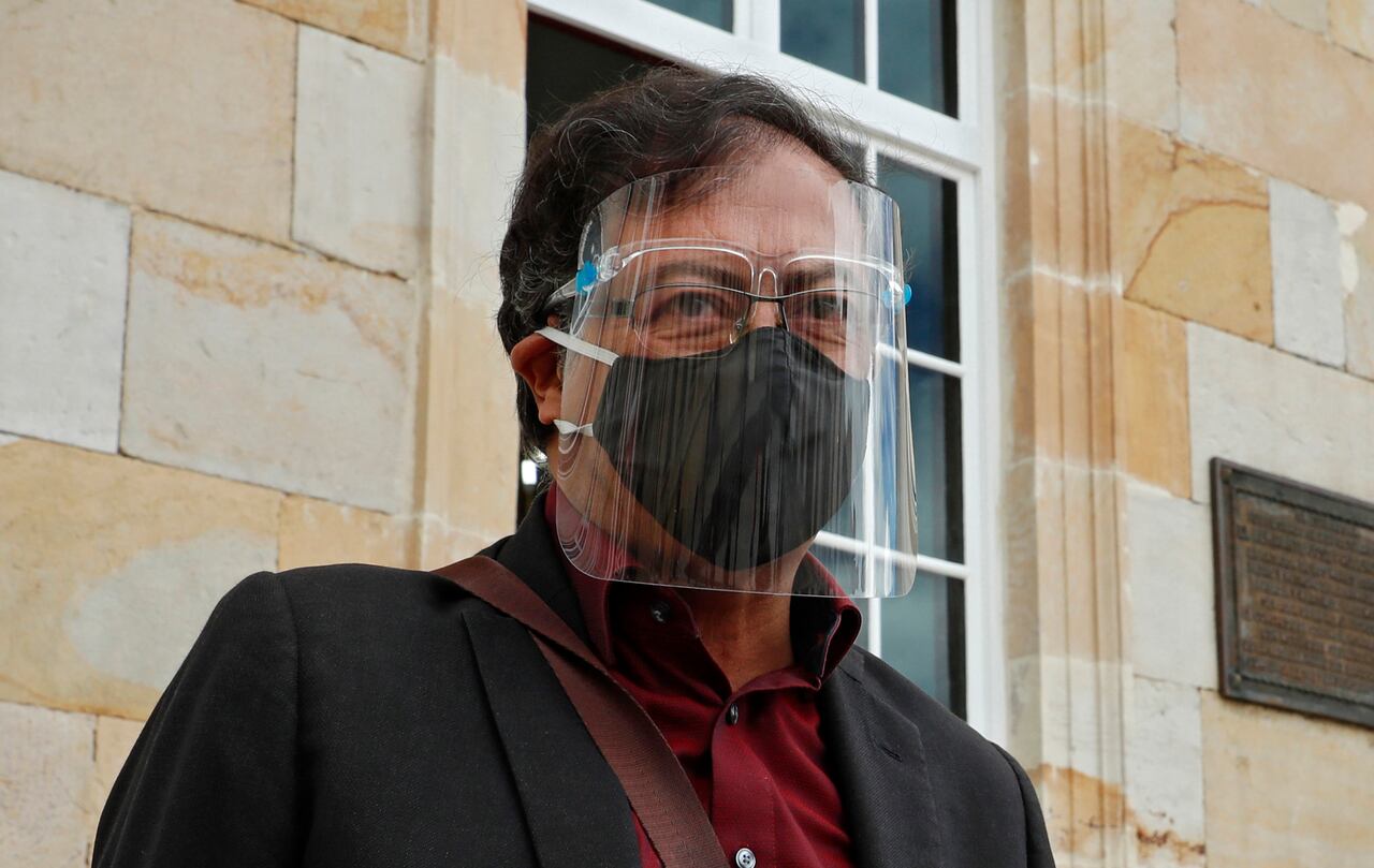 Senador Gustavo Petro con tapabocas, ingresa al Senado para la elección de procurador y magistrados, votación presencial en época de la pandemia del Covid 19
Bogotá julio 27 del 2020
Foto Guillermo Torres Reina / Semana