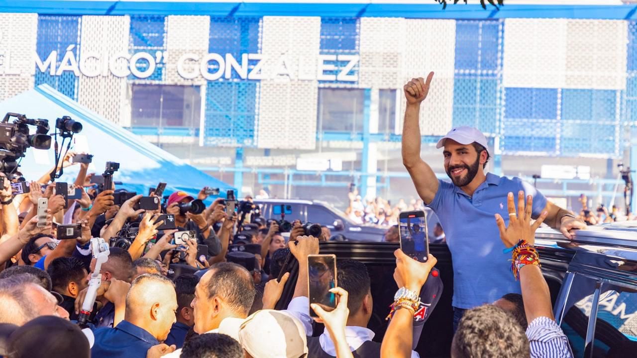 A nivel de opinión pública, el mandatario conserva registros favorables según los estudios y encuestas demoscópicas más recientes.