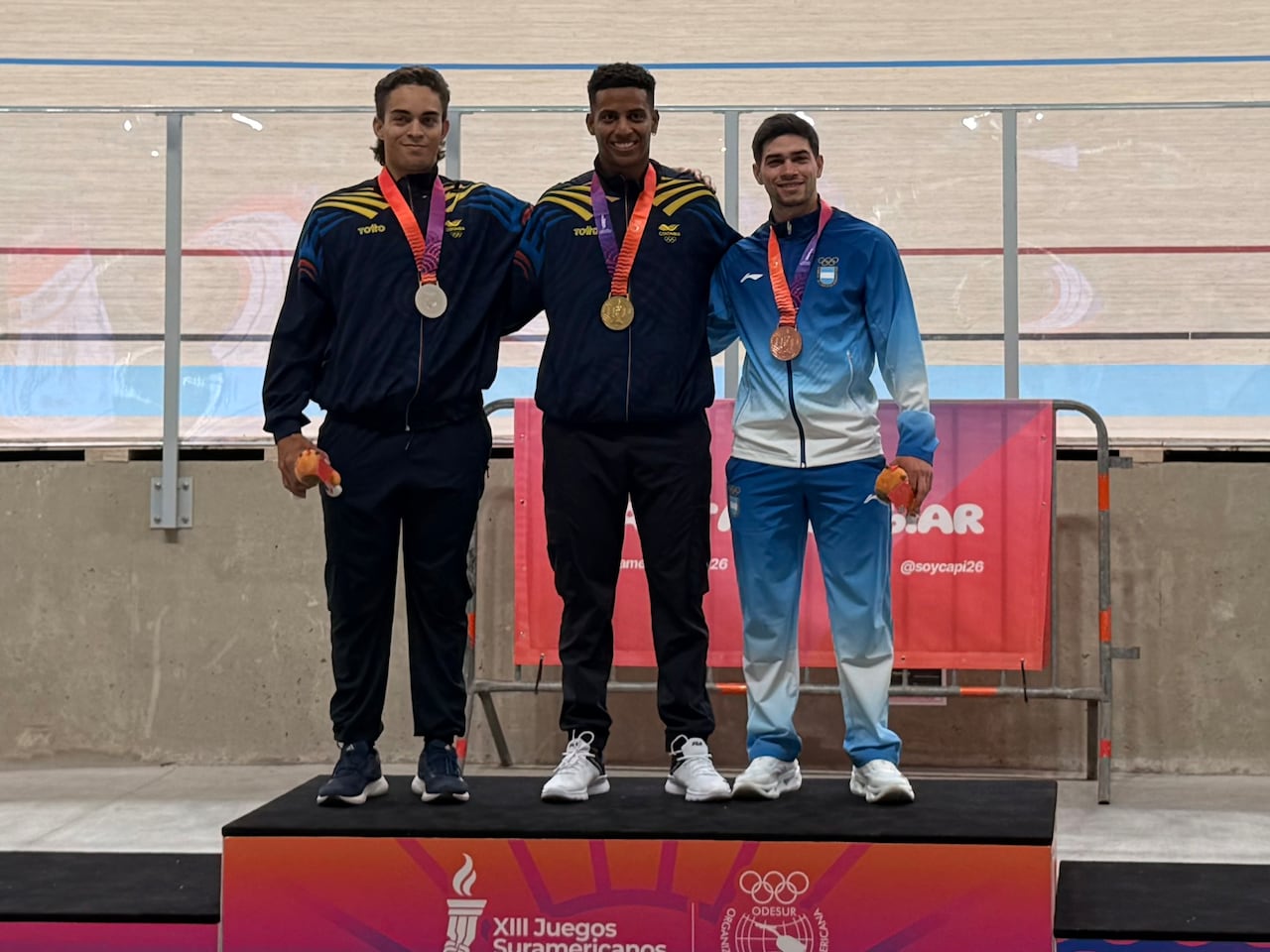 El palmirano Kevin Santiago Quintero en la cima del podio de los Juegos Suramericanos de Santa Fe 2026.