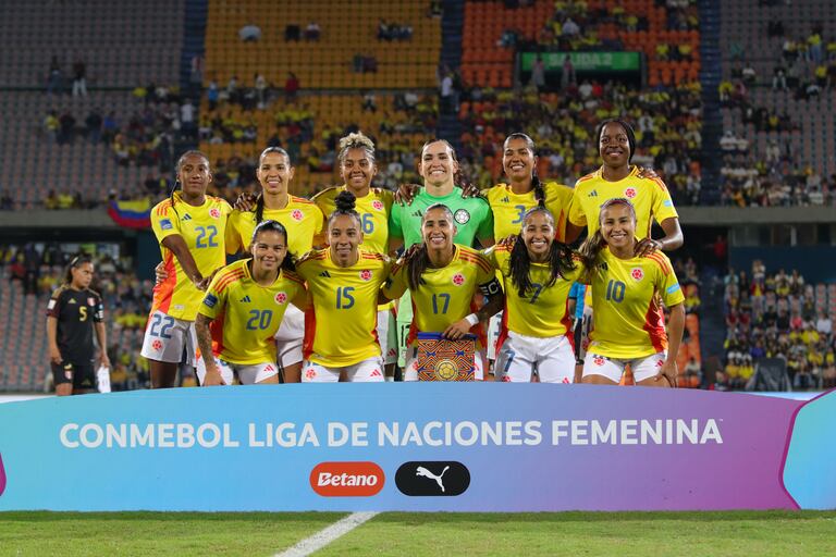 Imagen de partido entre Colombia y Perú por la fecha 1 de la Liga de Naciones Femenina.