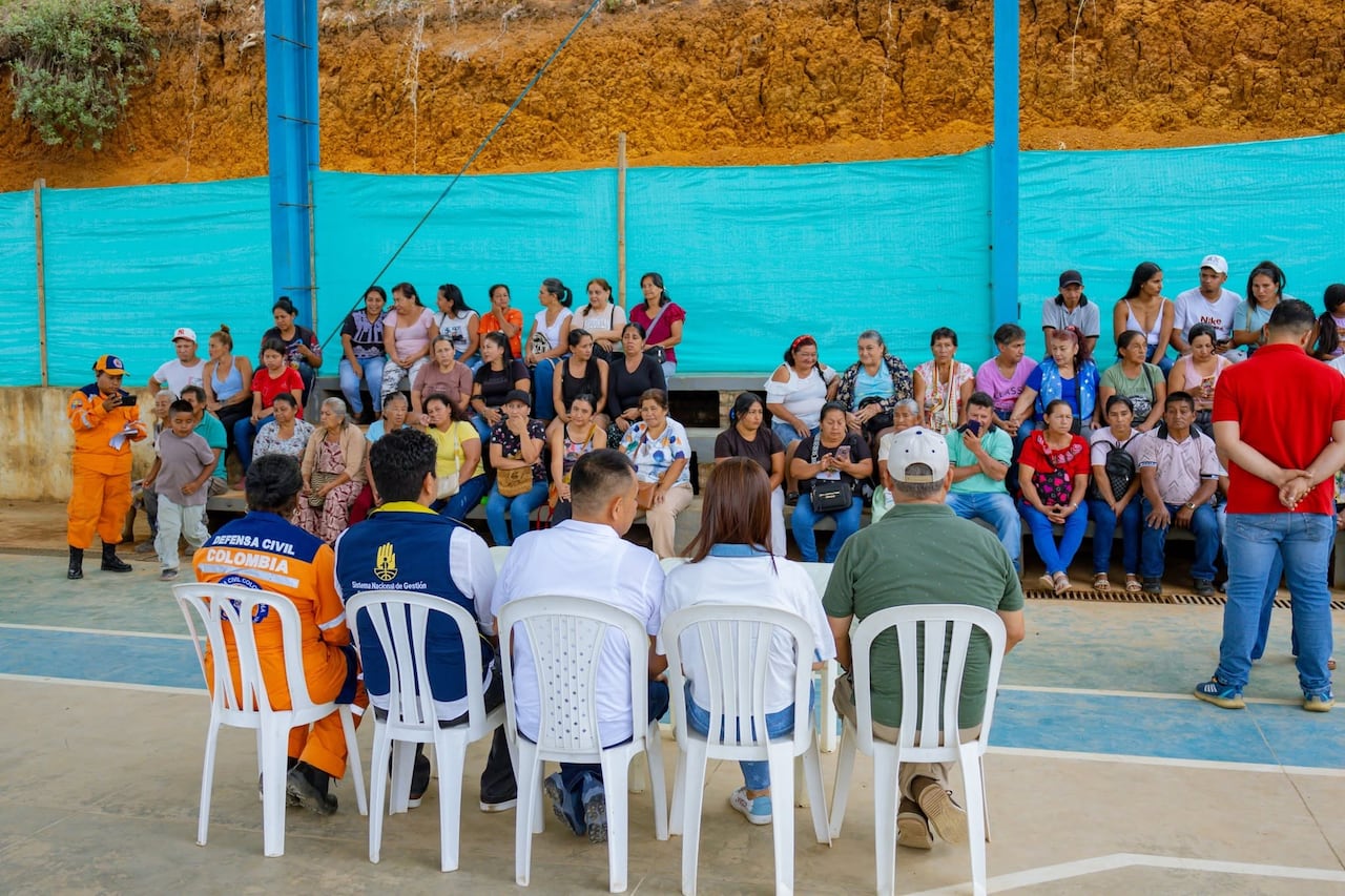 Las familias beneficiarias han sido identificadas mediante los reportes realizados por los habitantes y a través de las Juntas de Acción Comunal, Consejos Comunitarios y Cabildos Indígenas, garantizando que las ayudas lleguen de manera organizada a las zonas que registraron mayores afectaciones tras el terremoto.