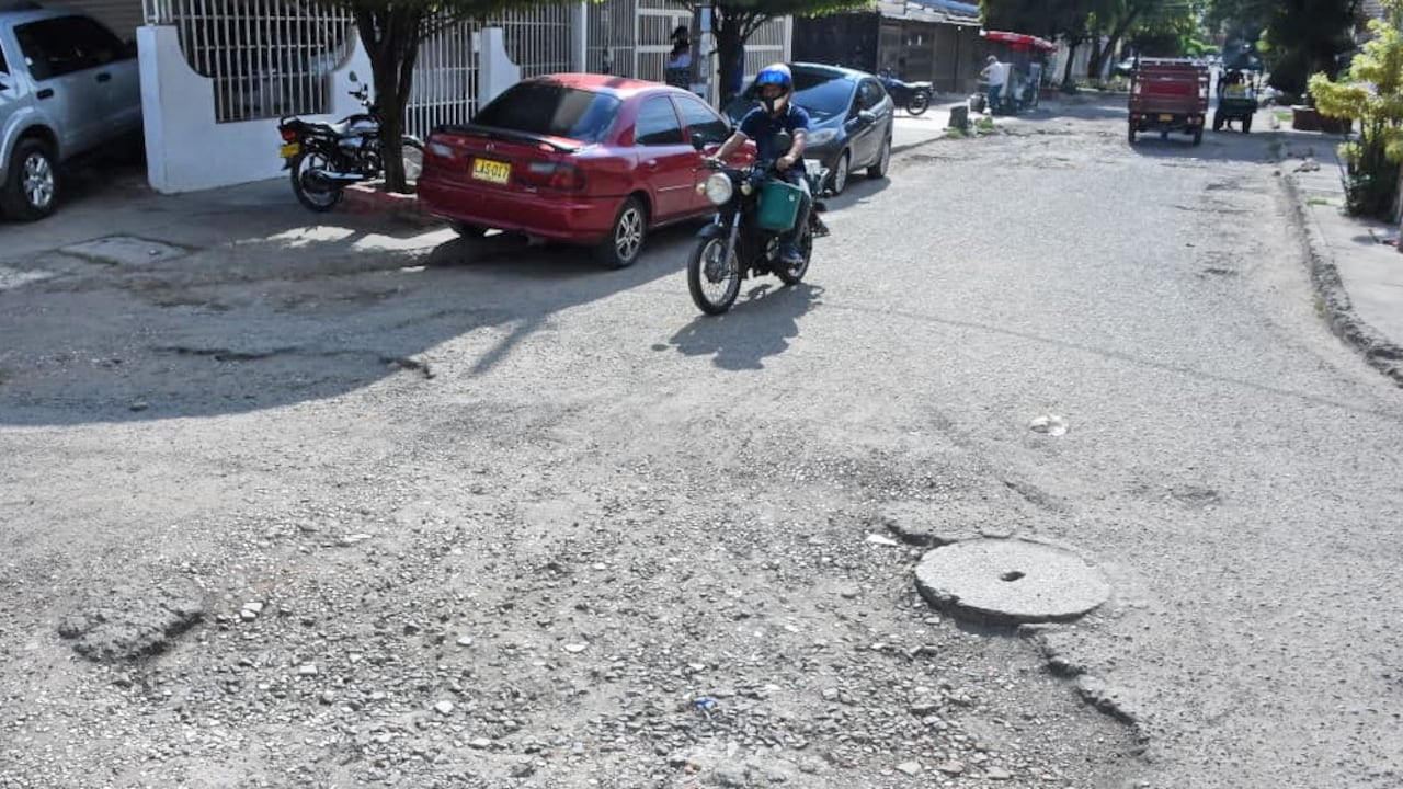 El País Denuncia Vías en mal estado, Barrio Santa Mónica Popular Calle 33F con Cra 24A