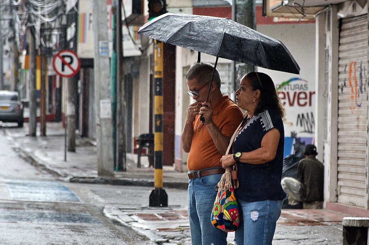 Sigue la temporada invernal en todo el Valle del Cauca. En Cali se presentan lluvias fuertes durante la noche y en el día lluvias fuertes, por corto tiempo. Foto Jorge Orozco