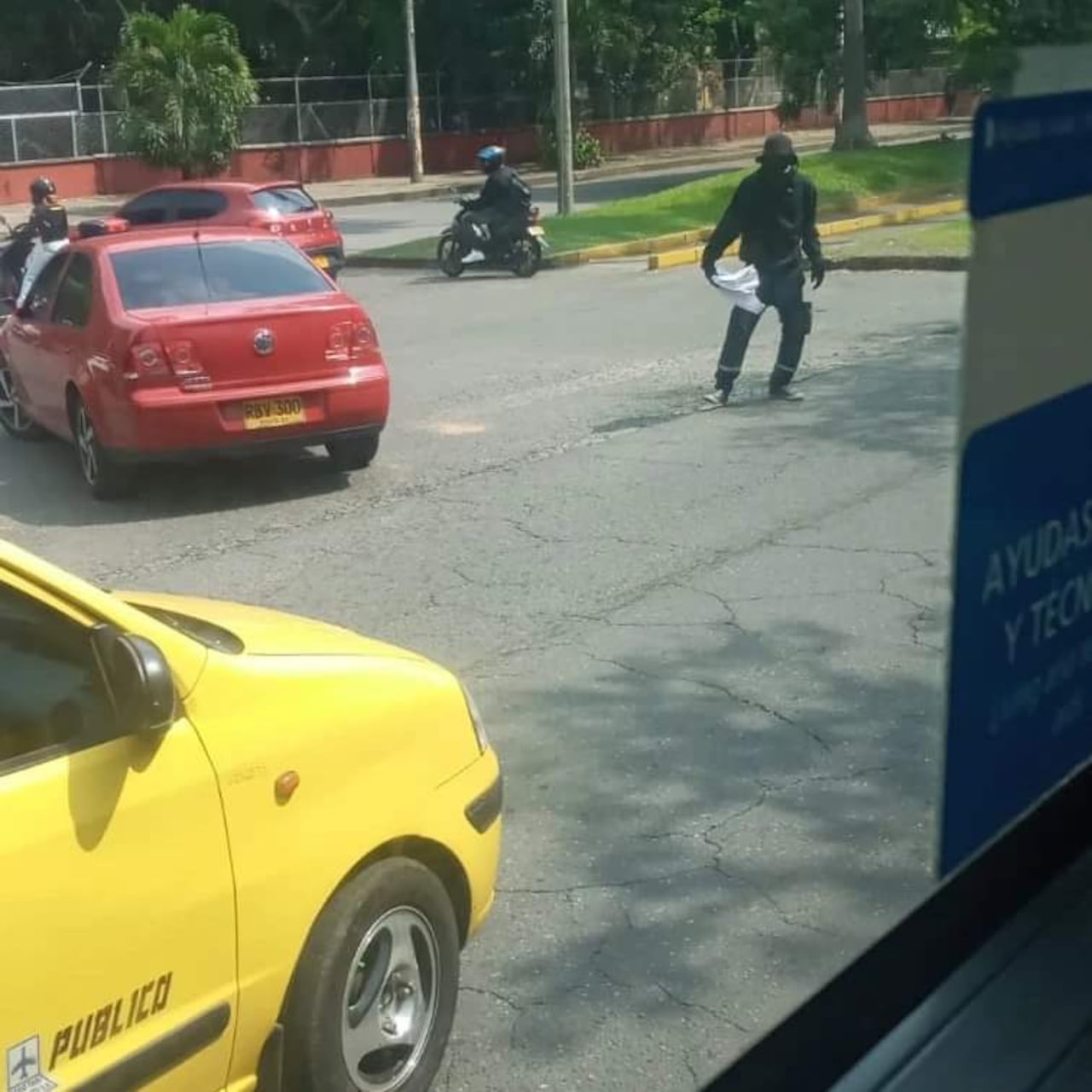 Los días jueves, por lo regular, es cuando más salen a manifestarse algunos 'encapuchados' de la Universidad del Valle.