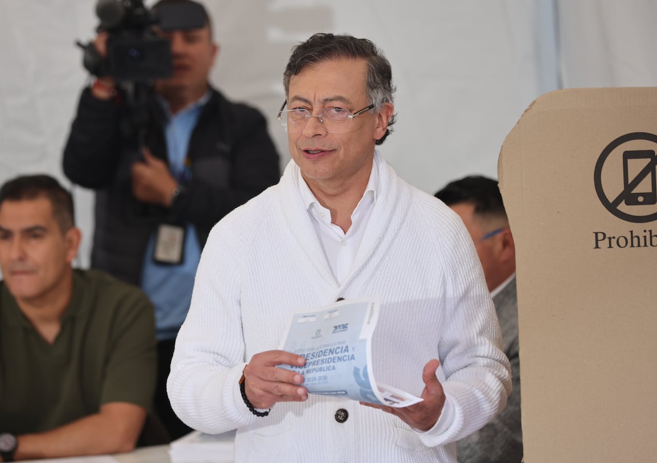 Presidente Gustavo Petro, votación en la mesa uno de la plaza de Bolívar