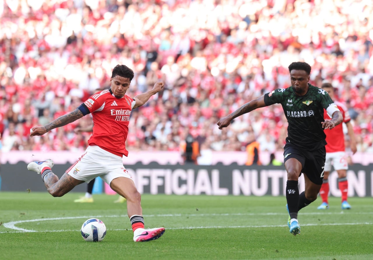 Richard Ríos durante un partido con el Benfica de Portugal.