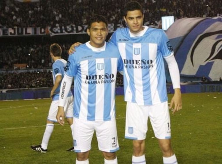 Teófilo Gutiérrez (izquierda) y Giovanni Moreno (derecha) cuando fueron compañeros en Racing Club de Argentina.
