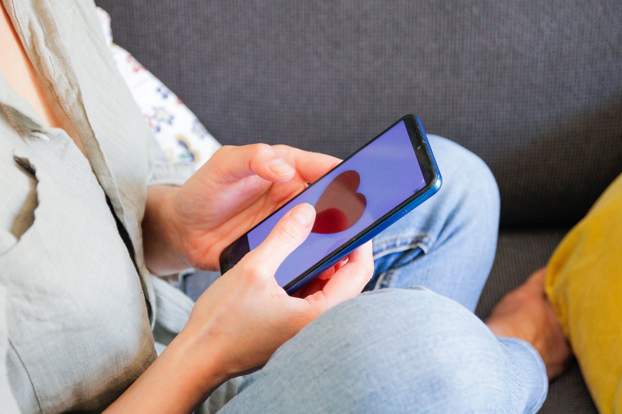 Con ayuda de la inteligencia artificial, los enamorados pueden crear mensajes personalizados para sus parejas en cuestión de segundos.