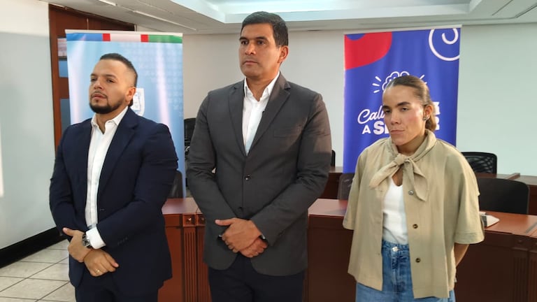 Concejal Andrés Escobar, abogado Julián Quintana y la presidenta del Concejo Daniella Plaza.