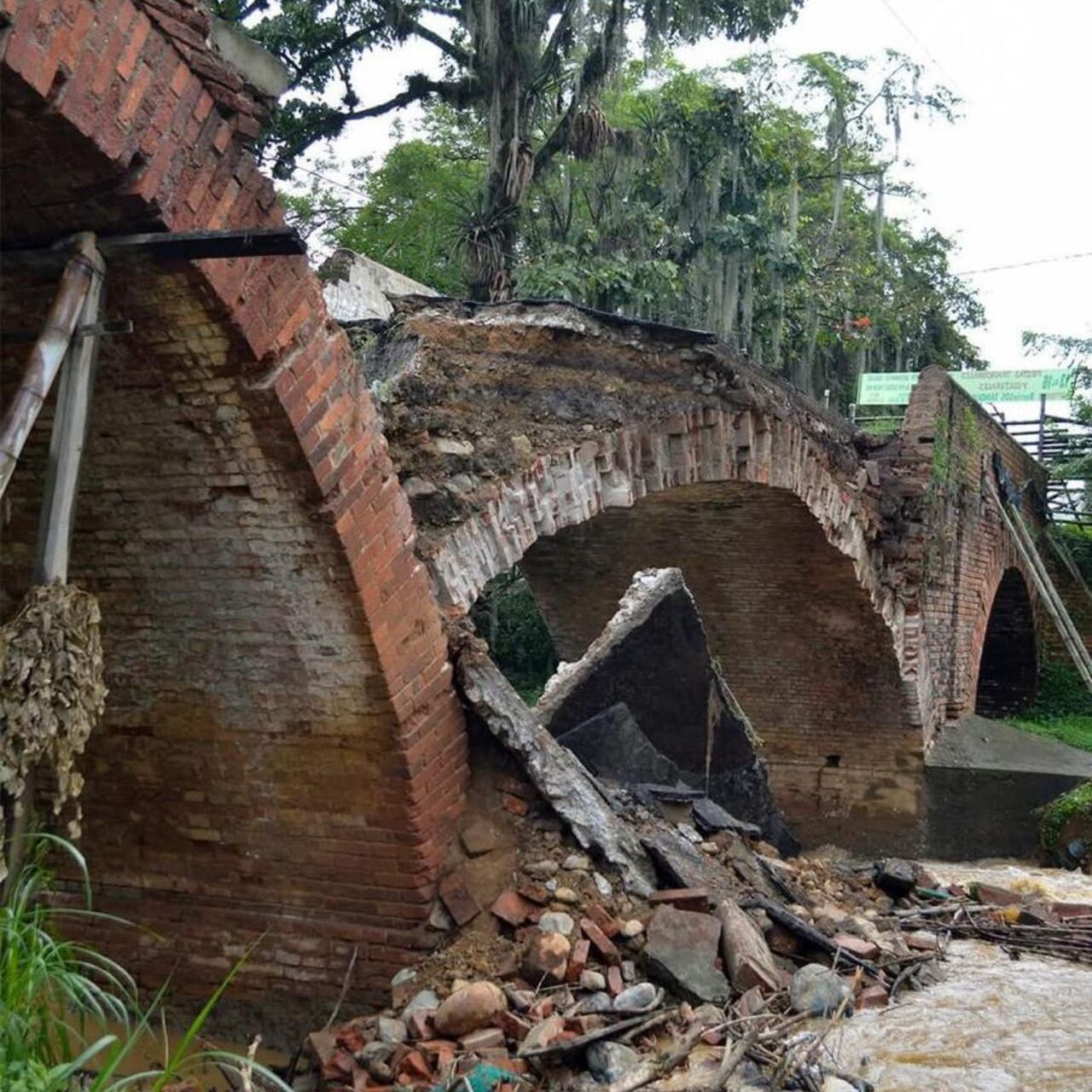 Para los habitantes del municipio de Caloto, el puente era mucho más que un medio de transporte. Representaba un pilar de su identidad cultural y un vínculo con su historia
