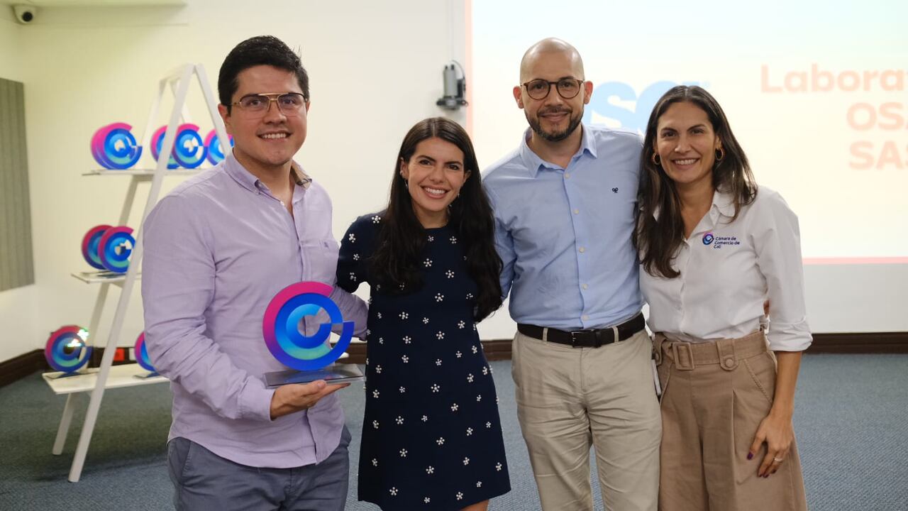 David Delgado (Laboratorios Osa), Catalina Pallares (Fundación Bolívar Davivienda), Carlos Valencia (Laboratorios Osa), Vivian Argueta (Cámara de Comercio de Cali).