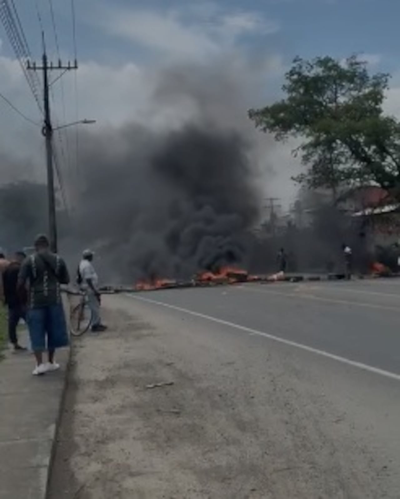 Las comunidades de la vereda Agua Azul, zona rural de Villa Rica, son los protagonistas de esta protesta.