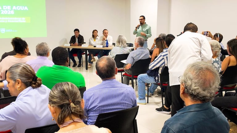 Líderes de los acueductos rurales de Cali participaron en una mesa de diálogo con la Alcaldía para exigir soluciones frente al acceso al agua potable en la zona rural.