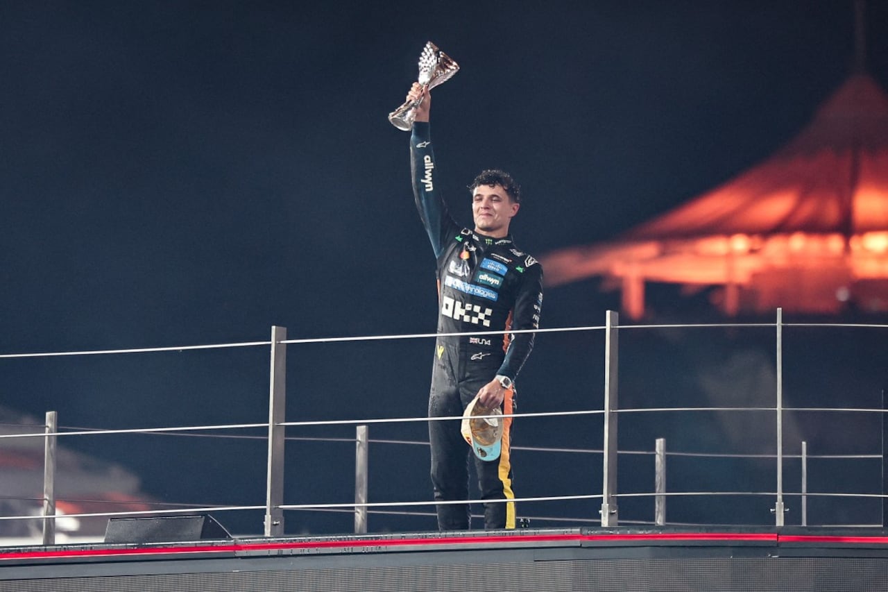 Lando Norris celebrando siendo su campeonato mundial.