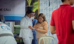 Según lo informado, el Ministerio de Salud y Protección Social comenzó a distribuir el nuevo formato en color blanco, el cual contiene exactamente la misma información que el carné tradicional.