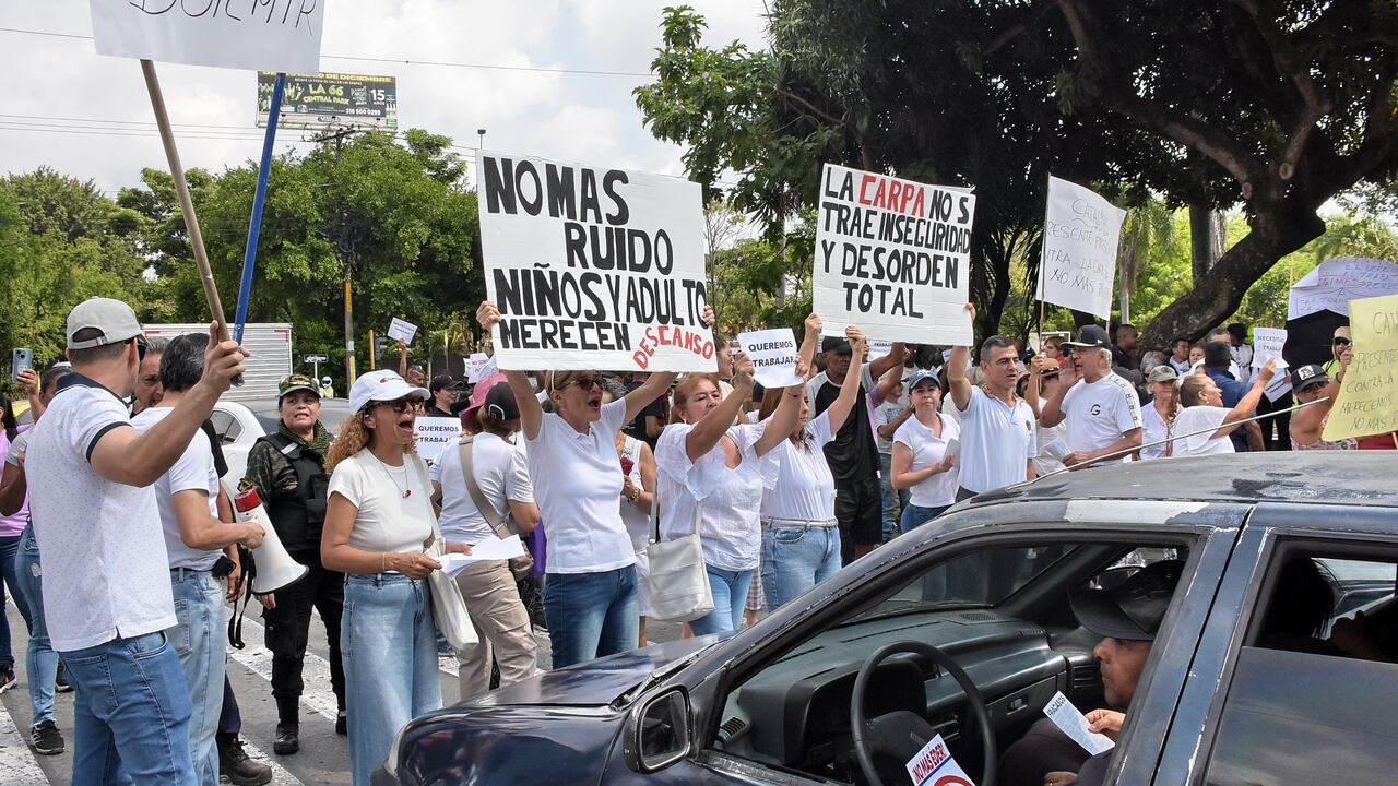 Plantón vecinos carpa la 66