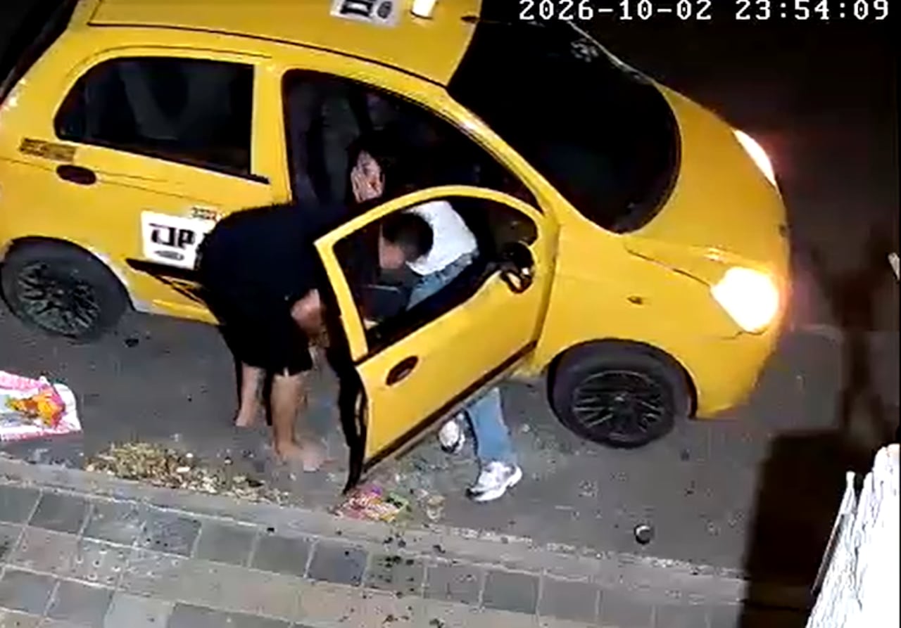 Hasta el momento no se conoce la identidad del hombre que aparece en el video ni el estado de salud de la mujer.