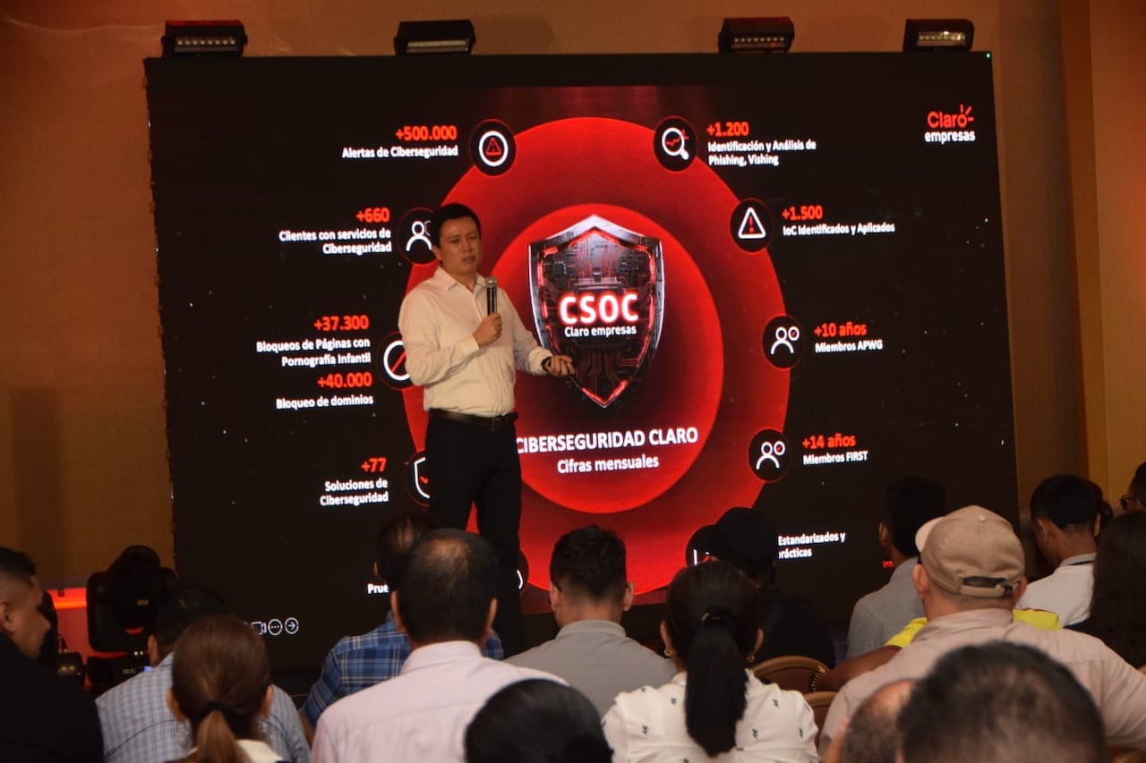 Directivas de la compañía Claro participan en la apertura en Cali el Centro de Operaciones en Ciberseguridad.