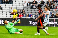 Momento en el que Linda Caicedo define para marcar el único tanto del partido entre Colombia y Argentina en la She Believes Cup 2026.