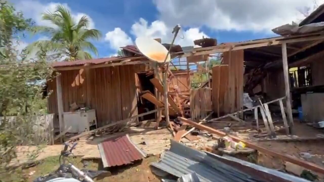 Confrontación de grupos armados en Remedios, Antioquia, dejó una vivienda destruida.