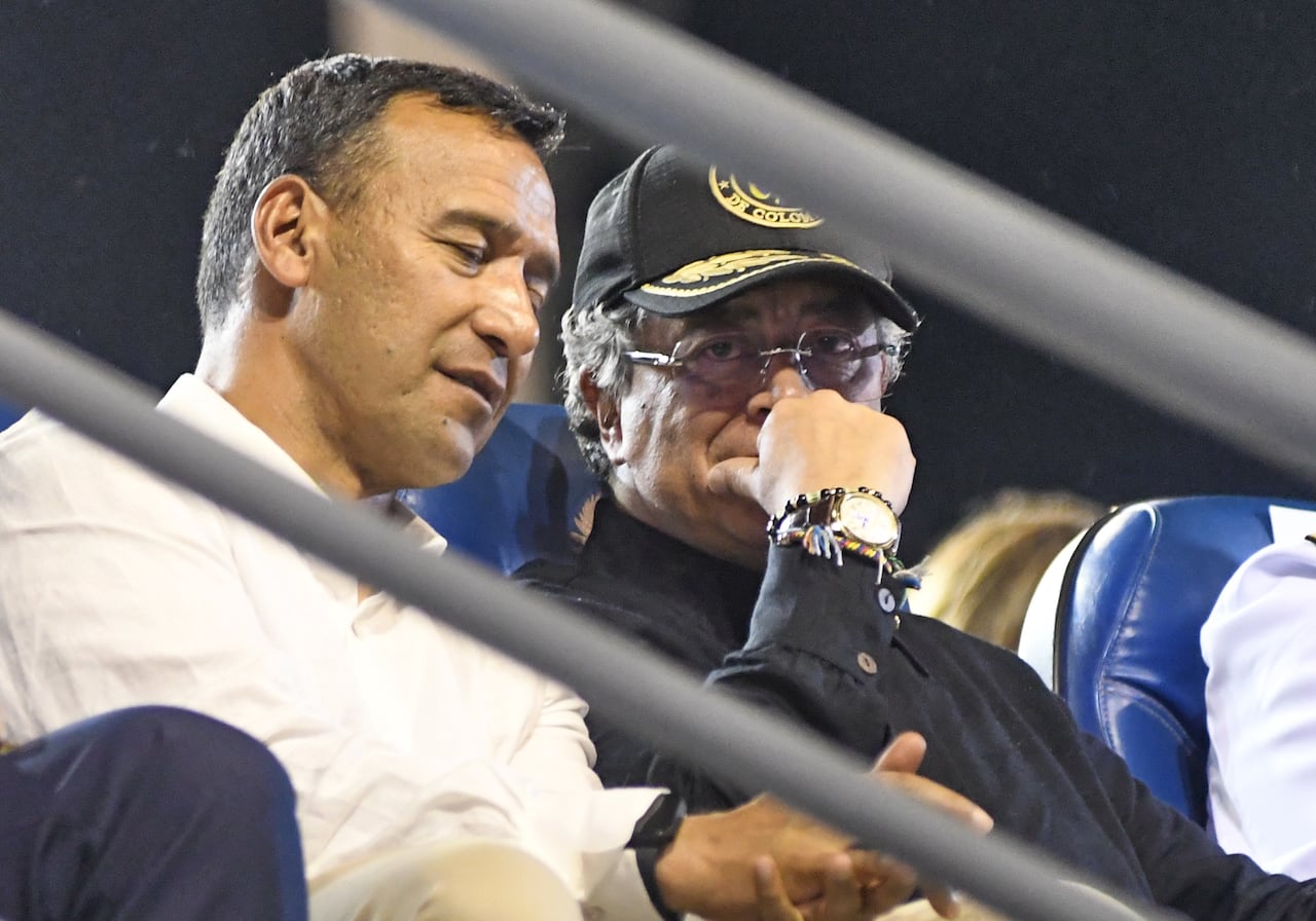 Fuerza Area 106 años, Gustavo Petro firma compra nuevos aviones Gripen. suecos.