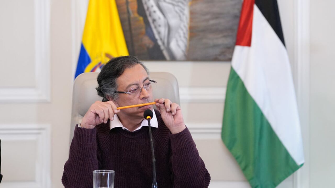 El mandatario pidió que los funcionarios que supuestamente sabotean su agenda con China sean relevados.