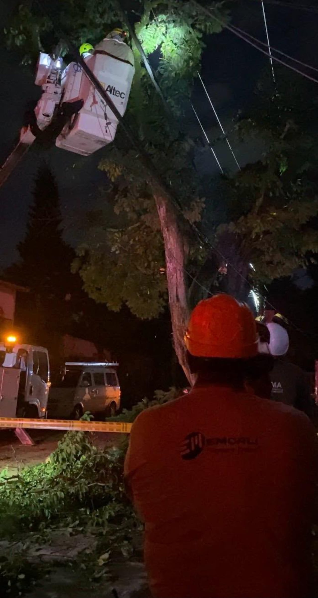 Servicio de energía afectado en algunos puntos de la ciudad por lluvias