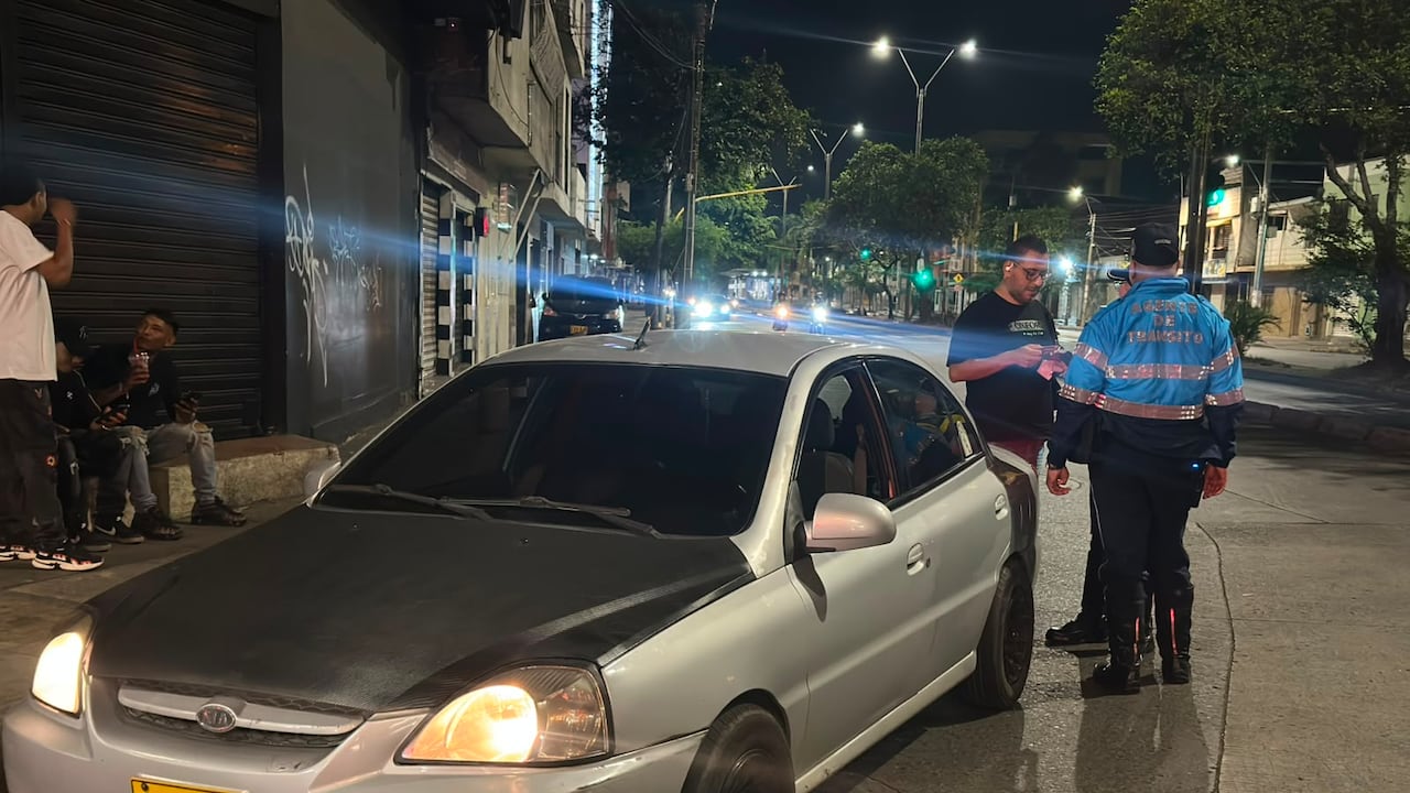 Agentes de tránsito desplegaron intensos controles nocturnos en corredores críticos.