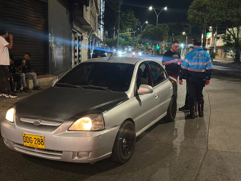 Agentes de tránsito desplegaron intensos controles nocturnos en corredores críticos.
