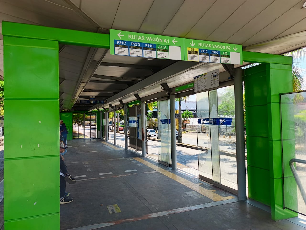 Las 14 columnas del vagón B2 de la estación Capri recibirán mantenimiento e impermeabilización con pintura de poliuretano.