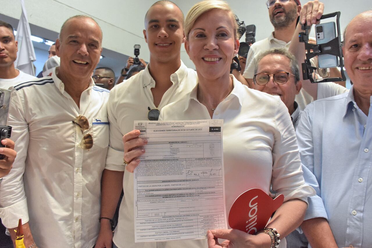 En compañía de sus seguidores y familiares la Candidata Dilian Francisca Toro inscribió su Candidatura a la Gobernación del Valle del Cauca.