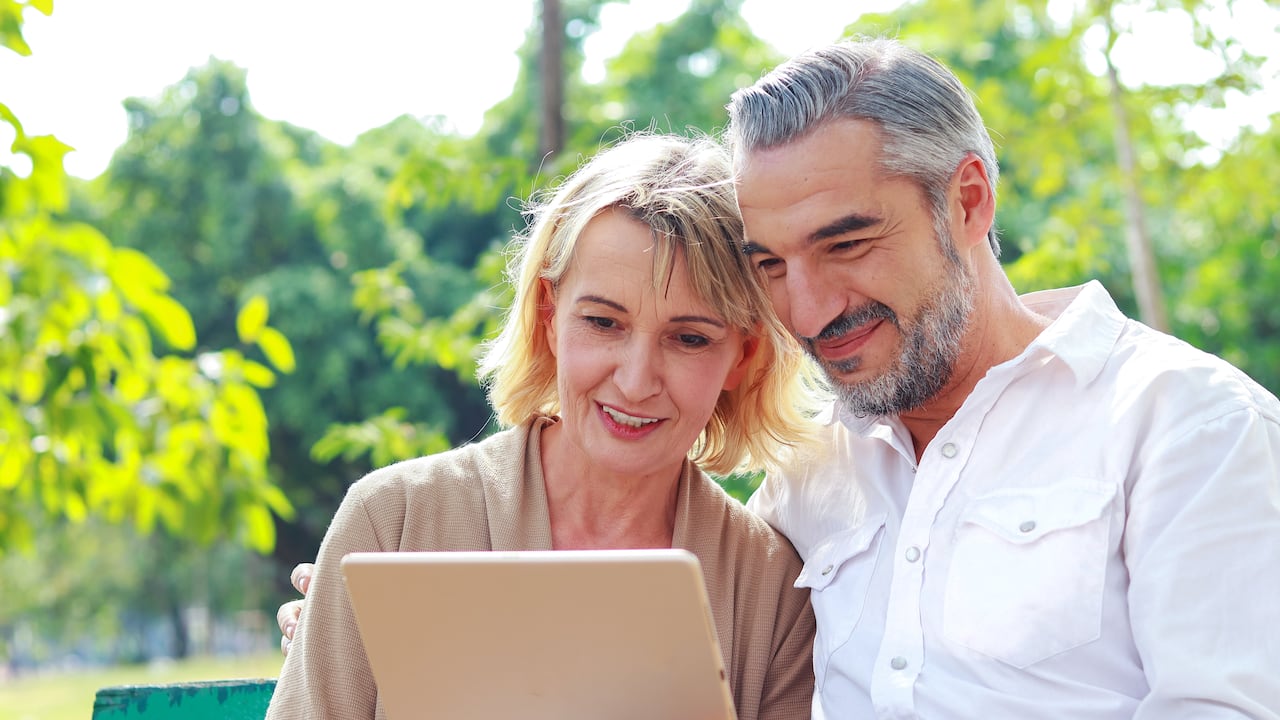 El mercado está aumentado su oferta de productos para las personas mayores de 50 años. Foto: www.vecteezy.com/free