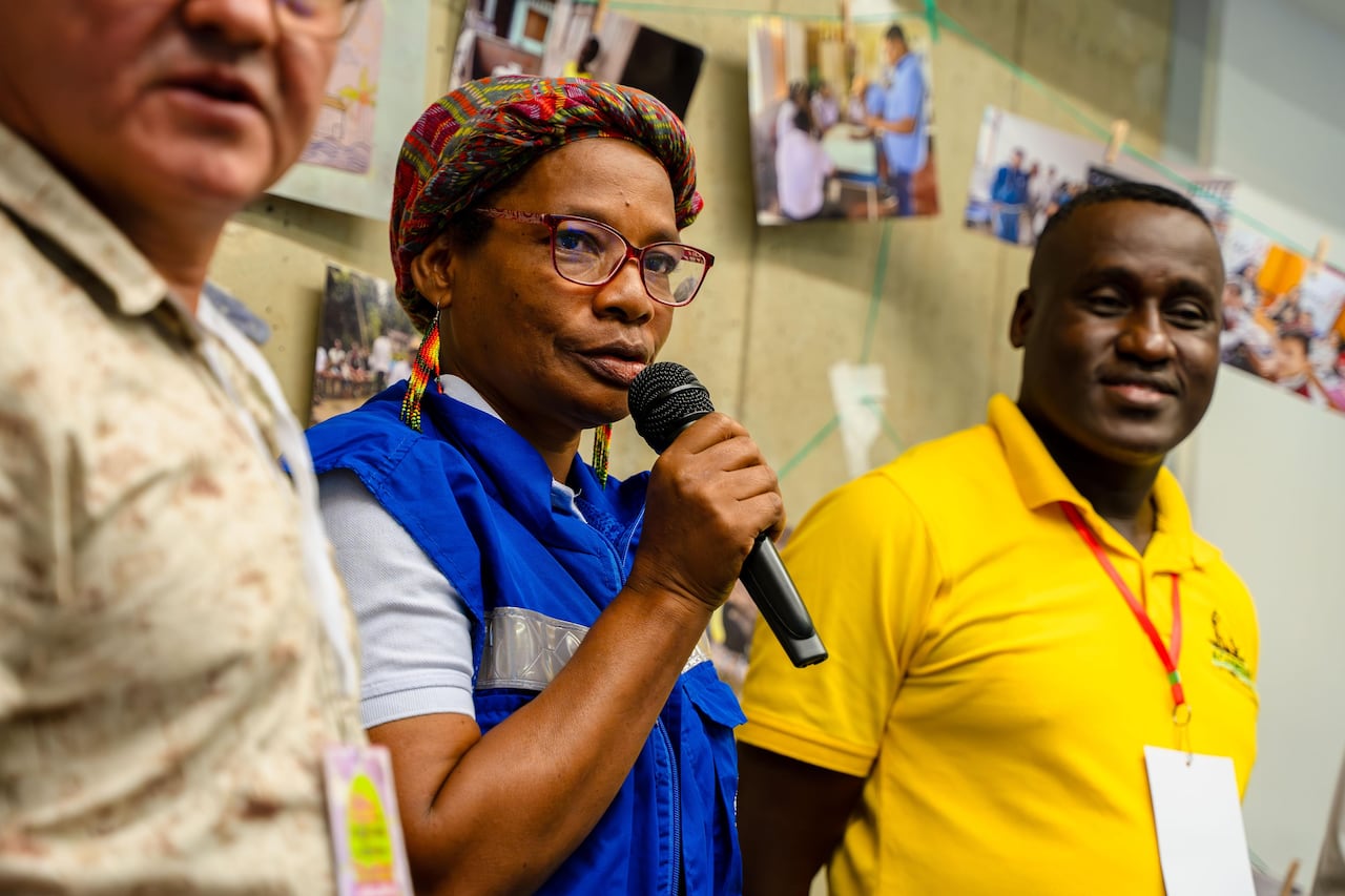 Lideresas y representantes comunitarios intervienen durante un espacio de diálogo promovido por el Ministerio de Educación Nacional en el marco de acciones territoriales.