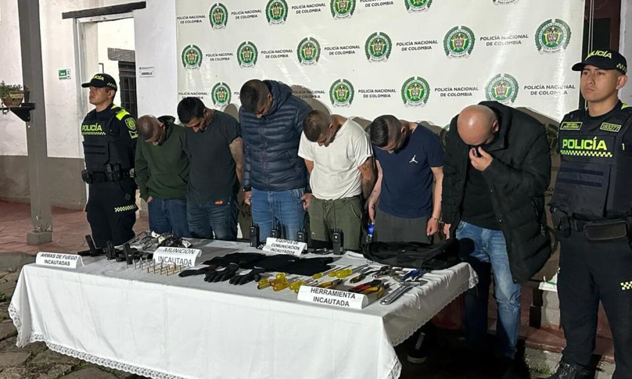 Estos hombres tenían en su poder radios de comunicación con los que planeaban sus robos.