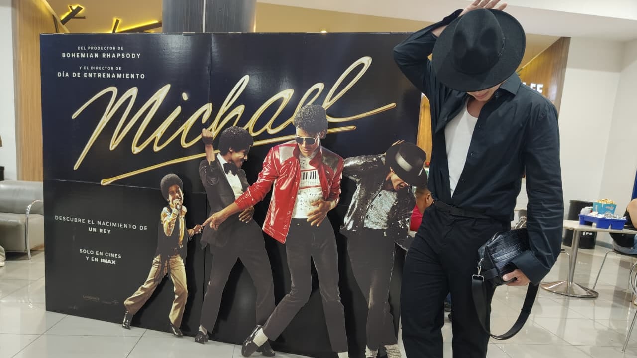 Fanáticos y figuras invitadas se dan cita este 21 de abril de 2026 en el norte de Cali para la premier mundial de la película de Michael Jackson.