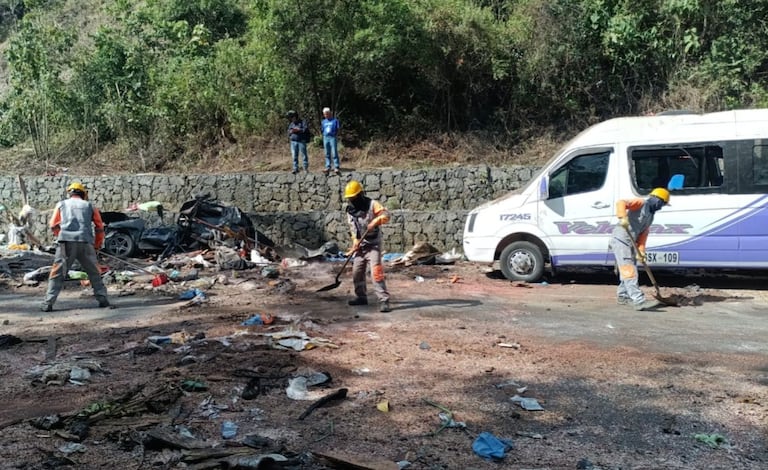 El Consorcio Nuevo Cauca puso en marcha este domingo 26 de abril las labores de recuperación de la capa asfáltica en el sector del Túnel, en el municipio de Cajibío, luego del cierre que afecta ese tramo de la vía Panamericana.