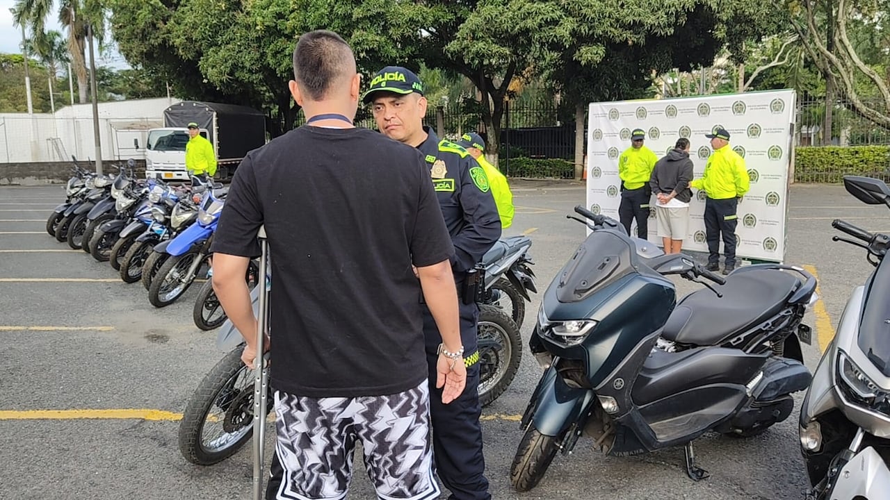 Policía recupera 118 motocicletas robadas en Cali; dueños reciben sus vehículos.