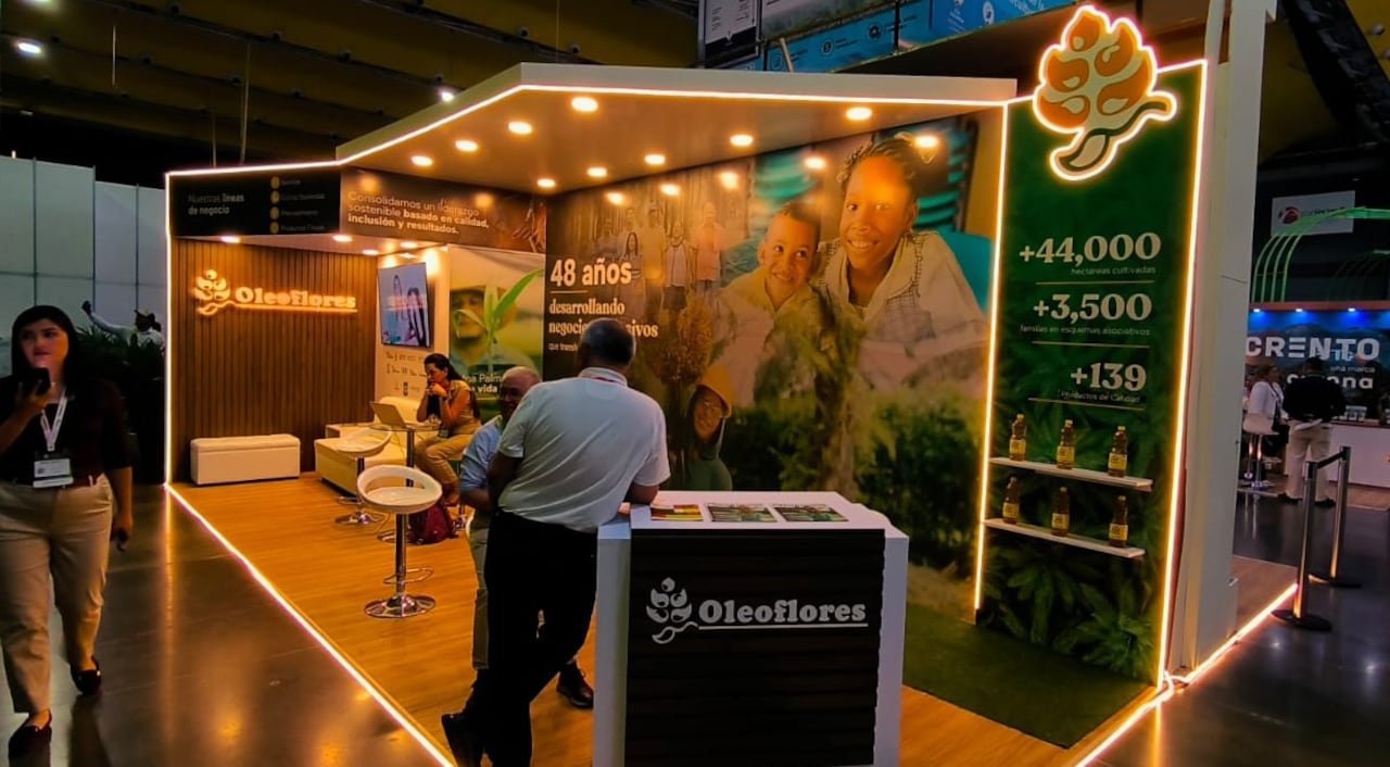 Oleoflores es una compañía con 72.000 hectáreas de tierra de campesinos, cuatro plantas extractoras, dos refinerías, una planta de biodiésel y dos plantas de empaque de aceite y margarina.