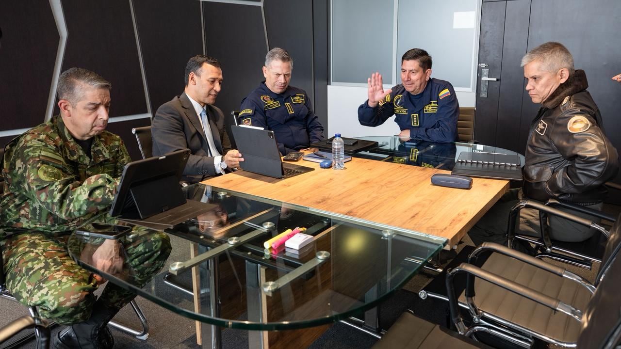 MinDefensa sostuvo reunión virtual con su homólogo y la cúpula militar de Ecuador. Las autoridades de ambos países analizaron la situación derivada de un explosivo en zona de frontera.