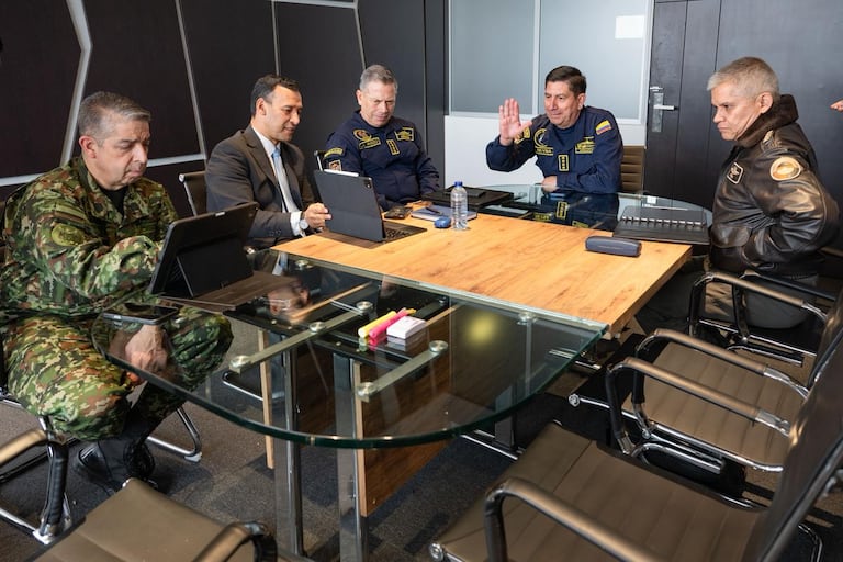 MinDefensa sostuvo reunión virtual con su homólogo y la cúpula militar de Ecuador. Las autoridades de ambos países analizaron la situación derivada de un explosivo en zona de frontera.