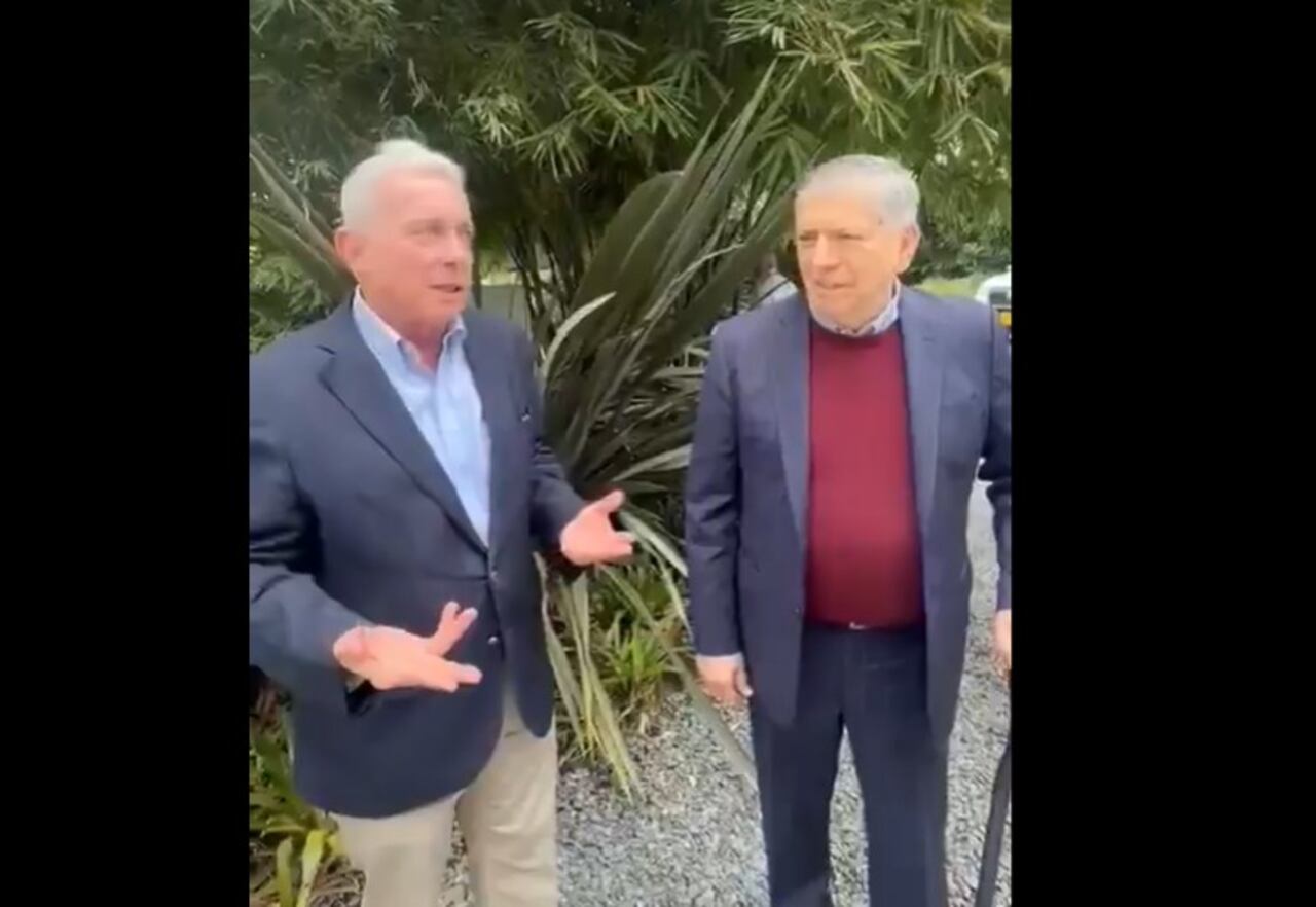 Álvaro Uribe y César Gaviria compartieron opiniones políticas.
